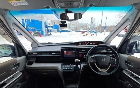 Honda Stepwgn IV, 2015 год, 1 800 000 рублей, 14 фотография