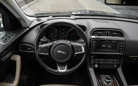 Jaguar F-Pace, 2017 год, 2 369 000 рублей, 14 фотография