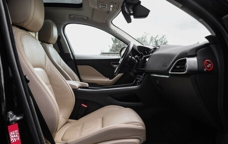 Jaguar F-Pace, 2017 год, 2 369 000 рублей, 29 фотография