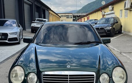 Mercedes-Benz E-Класс, 1997 год, 700 000 рублей, 2 фотография