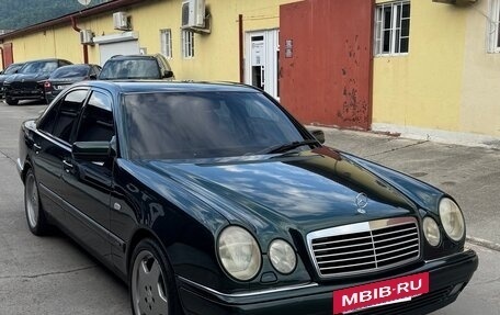 Mercedes-Benz E-Класс, 1997 год, 700 000 рублей, 3 фотография