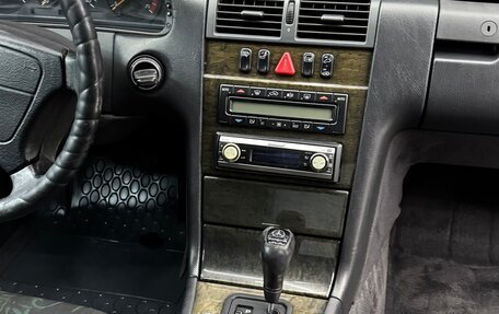 Mercedes-Benz E-Класс, 1997 год, 700 000 рублей, 23 фотография