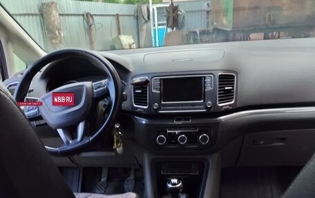 SEAT Alhambra II рестайлинг, 2011 год, 1 200 000 рублей, 2 фотография
