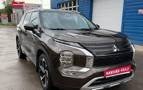 Mitsubishi Outlander, 2022 год, 4 100 000 рублей, 3 фотография