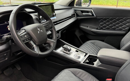Mitsubishi Outlander, 2022 год, 4 100 000 рублей, 7 фотография
