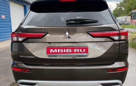 Mitsubishi Outlander, 2022 год, 4 100 000 рублей, 5 фотография