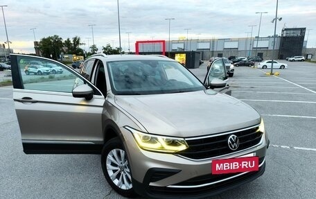 Volkswagen Tiguan II, 2021 год, 2 850 000 рублей, 2 фотография