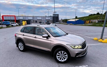 Volkswagen Tiguan II, 2021 год, 2 850 000 рублей, 5 фотография