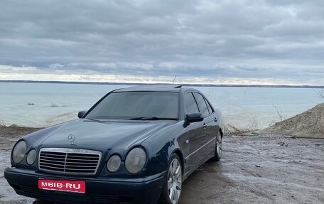 Mercedes-Benz E-Класс, 1997 год, 425 000 рублей, 1 фотография