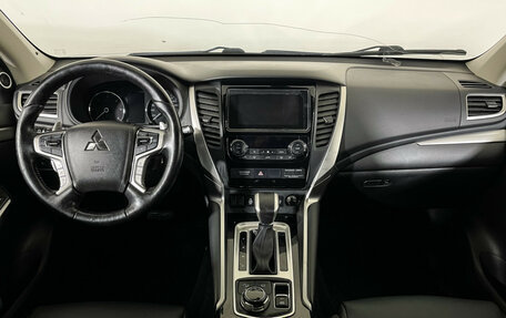 Mitsubishi Pajero Sport III рестайлинг, 2018 год, 3 097 000 рублей, 13 фотография