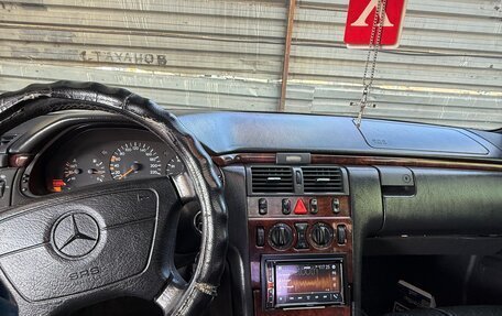 Mercedes-Benz E-Класс, 1997 год, 425 000 рублей, 10 фотография
