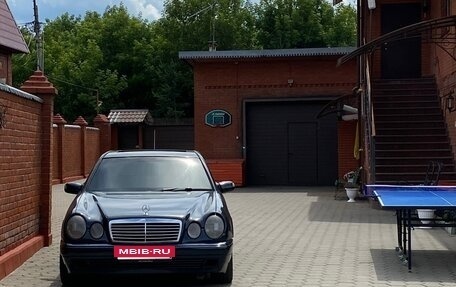 Mercedes-Benz E-Класс, 1997 год, 425 000 рублей, 3 фотография