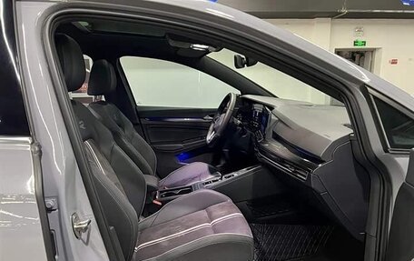 Volkswagen Golf VIII, 2023 год, 2 300 000 рублей, 11 фотография