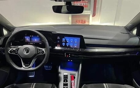 Volkswagen Golf VIII, 2023 год, 2 300 000 рублей, 8 фотография