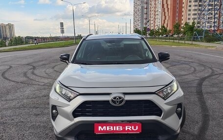 Toyota RAV4, 2021 год, 3 800 000 рублей, 1 фотография