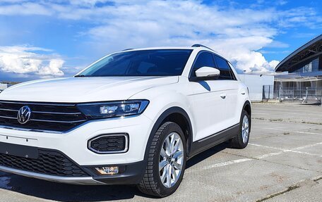 Volkswagen T-Roc I, 2022 год, 1 890 555 рублей, 2 фотография