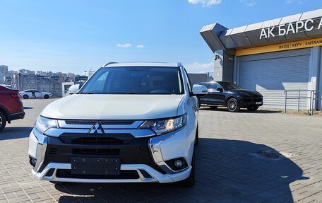 Mitsubishi Outlander III рестайлинг 3, 2022 год, 2 220 555 рублей, 2 фотография