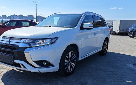 Mitsubishi Outlander III рестайлинг 3, 2022 год, 2 220 555 рублей, 3 фотография