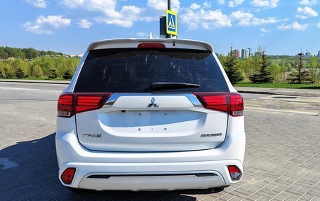 Mitsubishi Outlander III рестайлинг 3, 2022 год, 2 220 555 рублей, 6 фотография