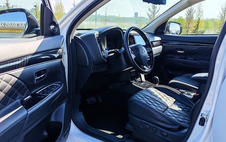 Mitsubishi Outlander III рестайлинг 3, 2022 год, 2 220 555 рублей, 9 фотография