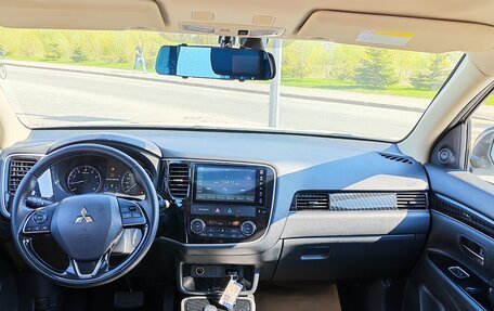 Mitsubishi Outlander III рестайлинг 3, 2022 год, 2 220 555 рублей, 10 фотография