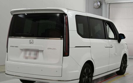Honda Stepwgn, 2023 год, 2 100 000 рублей, 4 фотография