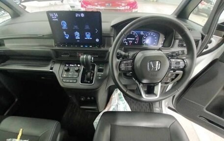 Honda Stepwgn, 2023 год, 2 100 000 рублей, 9 фотография