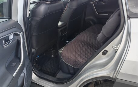 Toyota RAV4, 2021 год, 3 800 000 рублей, 8 фотография