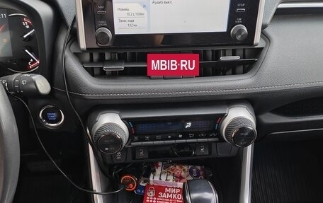 Toyota RAV4, 2021 год, 3 800 000 рублей, 9 фотография