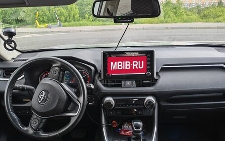 Toyota RAV4, 2021 год, 3 800 000 рублей, 6 фотография