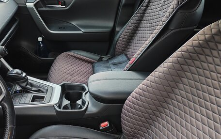 Toyota RAV4, 2021 год, 3 800 000 рублей, 10 фотография