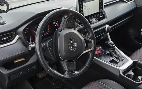 Toyota RAV4, 2021 год, 3 800 000 рублей, 11 фотография