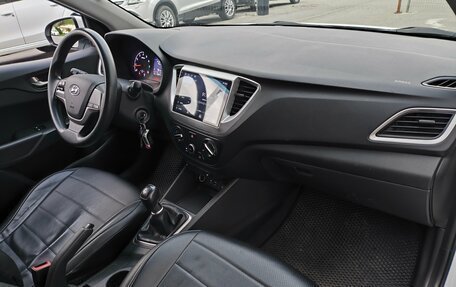 Hyundai Solaris II рестайлинг, 2017 год, 897 000 рублей, 21 фотография