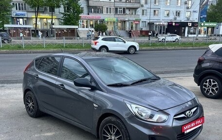 Hyundai Solaris II рестайлинг, 2012 год, 820 000 рублей, 6 фотография