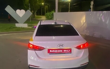 Hyundai Solaris II рестайлинг, 2017 год, 599 999 рублей, 3 фотография