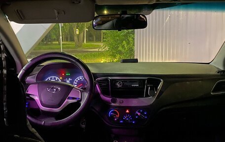 Hyundai Solaris II рестайлинг, 2017 год, 599 999 рублей, 5 фотография