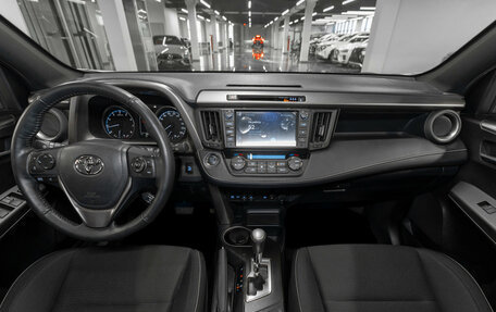 Toyota RAV4, 2019 год, 3 300 000 рублей, 8 фотография