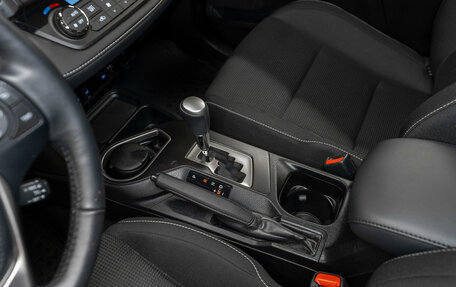 Toyota RAV4, 2019 год, 3 300 000 рублей, 14 фотография