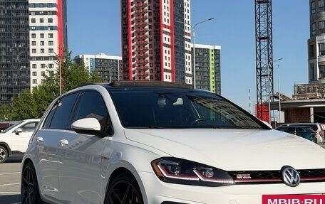 Volkswagen Golf GTI VII, 2017 год, 2 750 000 рублей, 3 фотография