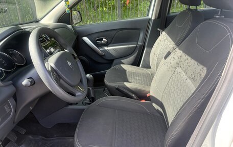 Renault Logan II, 2017 год, 800 000 рублей, 9 фотография