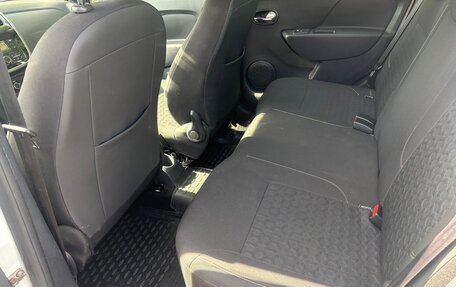 Renault Logan II, 2017 год, 800 000 рублей, 10 фотография
