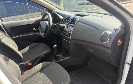 Renault Logan II, 2017 год, 800 000 рублей, 12 фотография