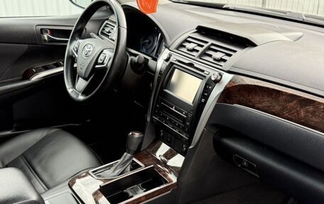 Toyota Camry, 2017 год, 1 850 000 рублей, 6 фотография