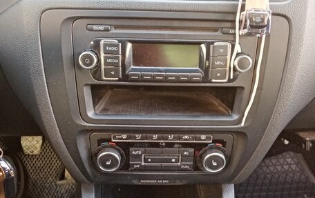 Volkswagen Jetta VI, 2012 год, 1 000 000 рублей, 1 фотография