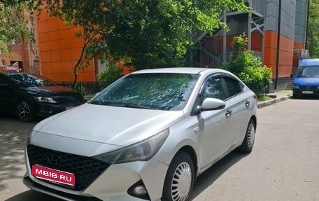 Hyundai Solaris II рестайлинг, 2021 год, 915 000 рублей, 1 фотография