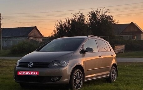 Volkswagen Golf Plus II, 2010 год, 1 050 000 рублей, 24 фотография