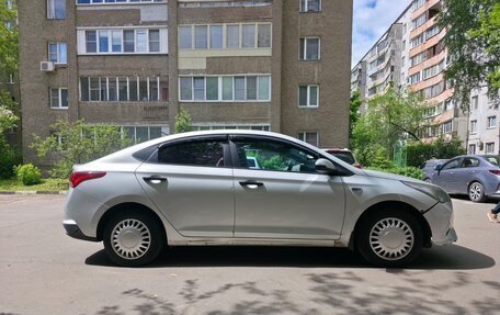 Hyundai Solaris II рестайлинг, 2021 год, 915 000 рублей, 4 фотография