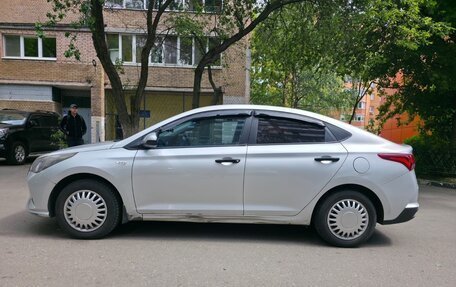Hyundai Solaris II рестайлинг, 2021 год, 915 000 рублей, 5 фотография