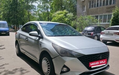Hyundai Solaris II рестайлинг, 2021 год, 915 000 рублей, 2 фотография