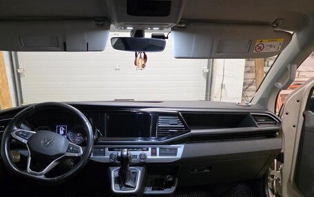 Volkswagen Multivan T6 рестайлинг, 2021 год, 6 000 000 рублей, 9 фотография